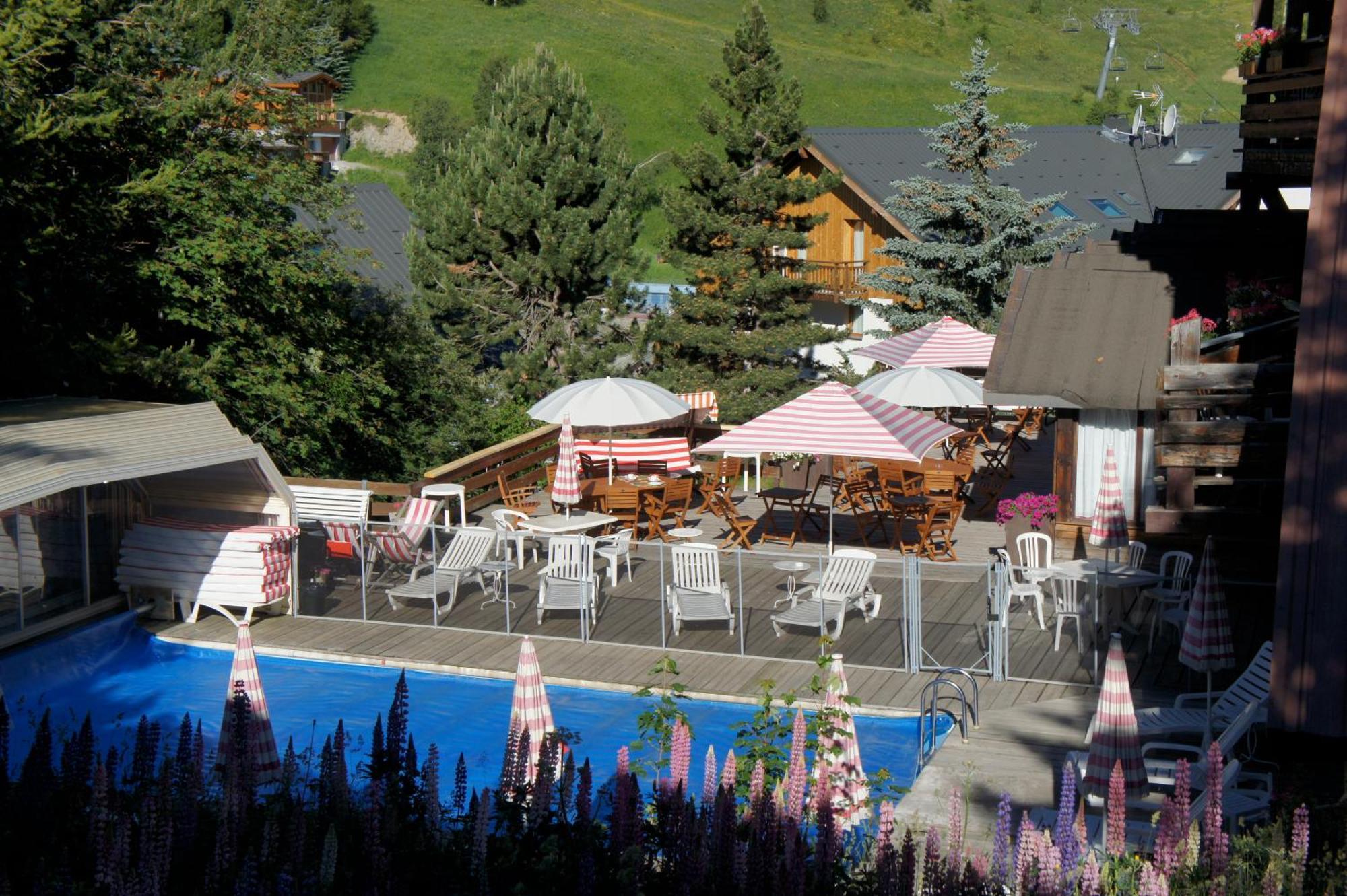 לס דה-אלפס Hotel Adret מראה חיצוני תמונה